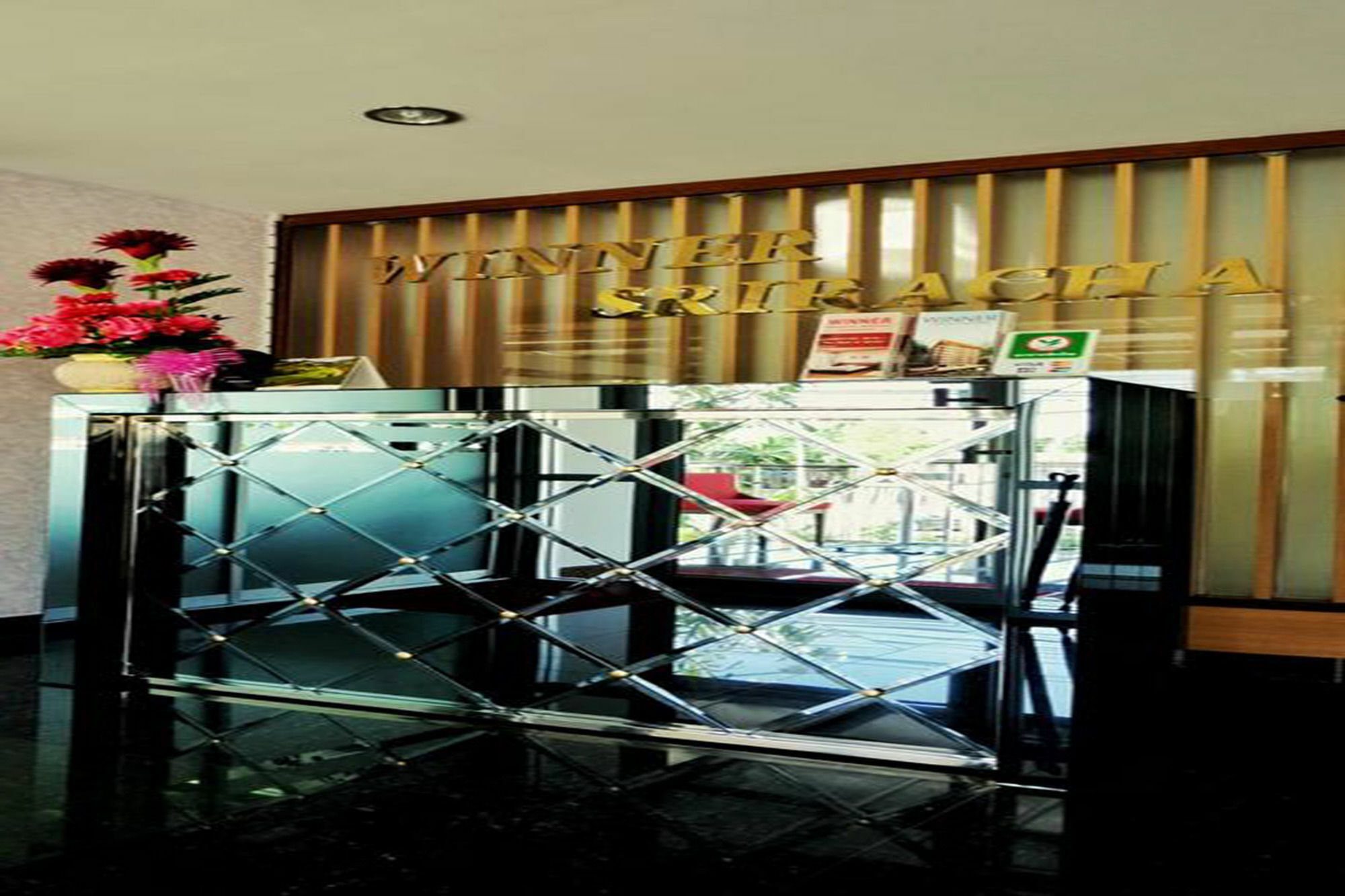 Winner Sriracha Serviced Apartment Si Racha Exterior foto